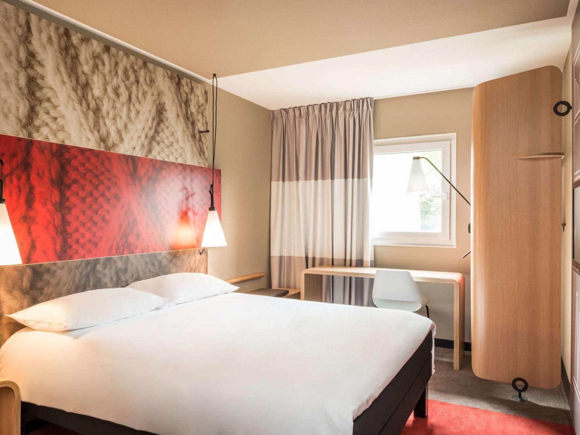 Ibis Paris Rueil Malmaison Exterior photo